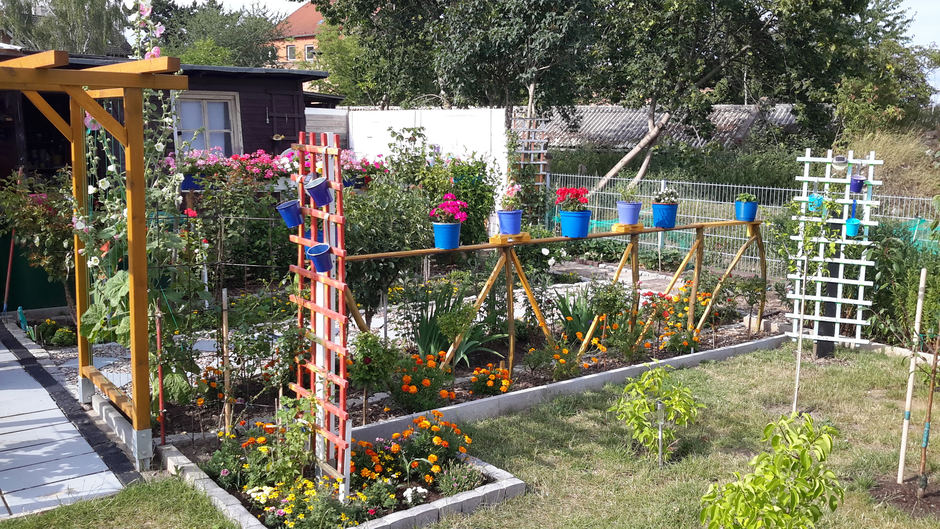 In Mamas Garten schmeckt der Kaffee ambesten.